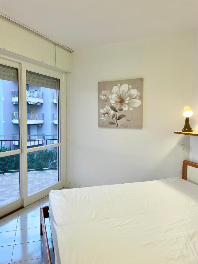 Residence Cristallo 4H Lignano Sabbiadoro Exteriör bild