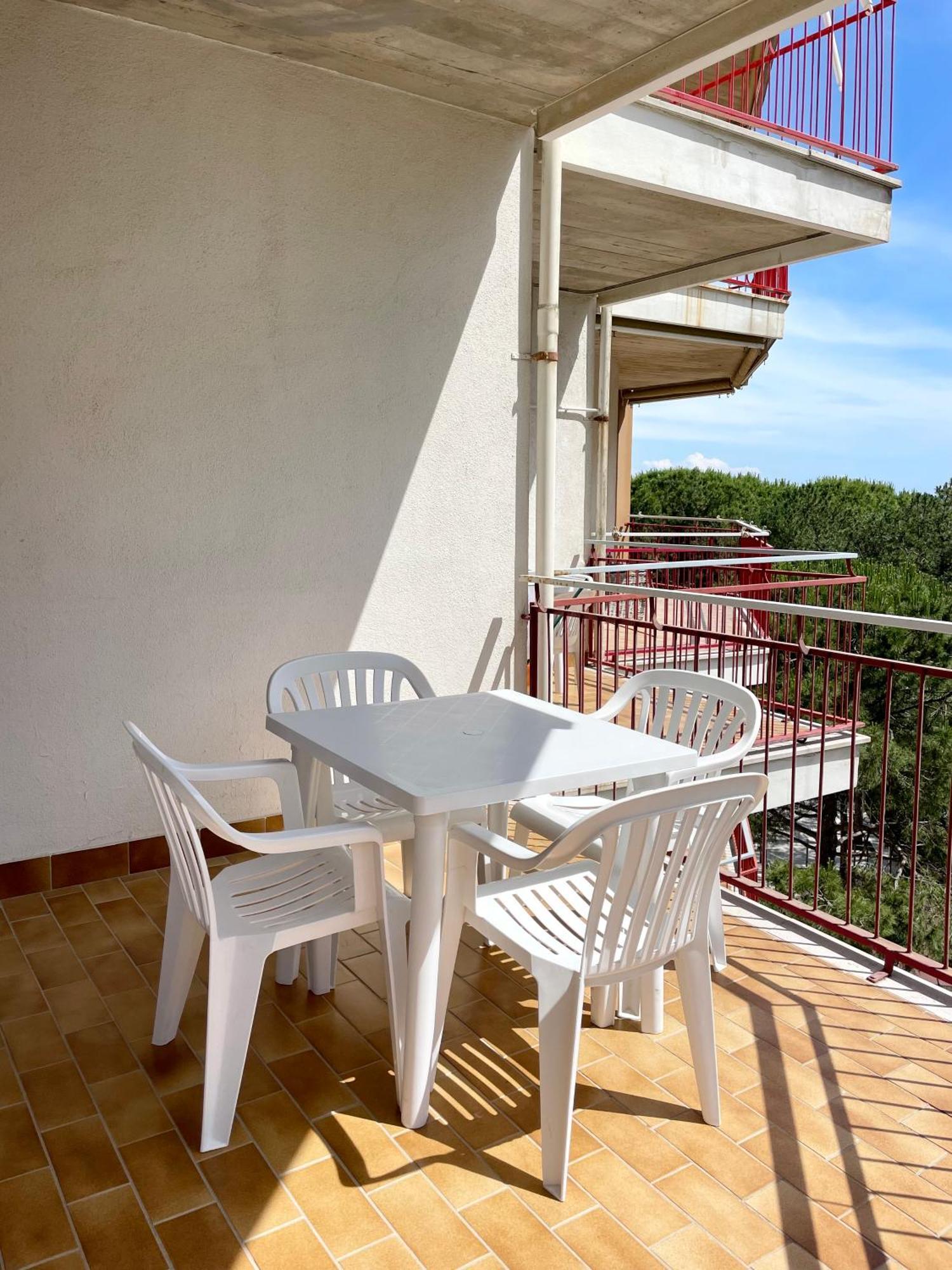 Residence Cristallo 4H Lignano Sabbiadoro Exteriör bild