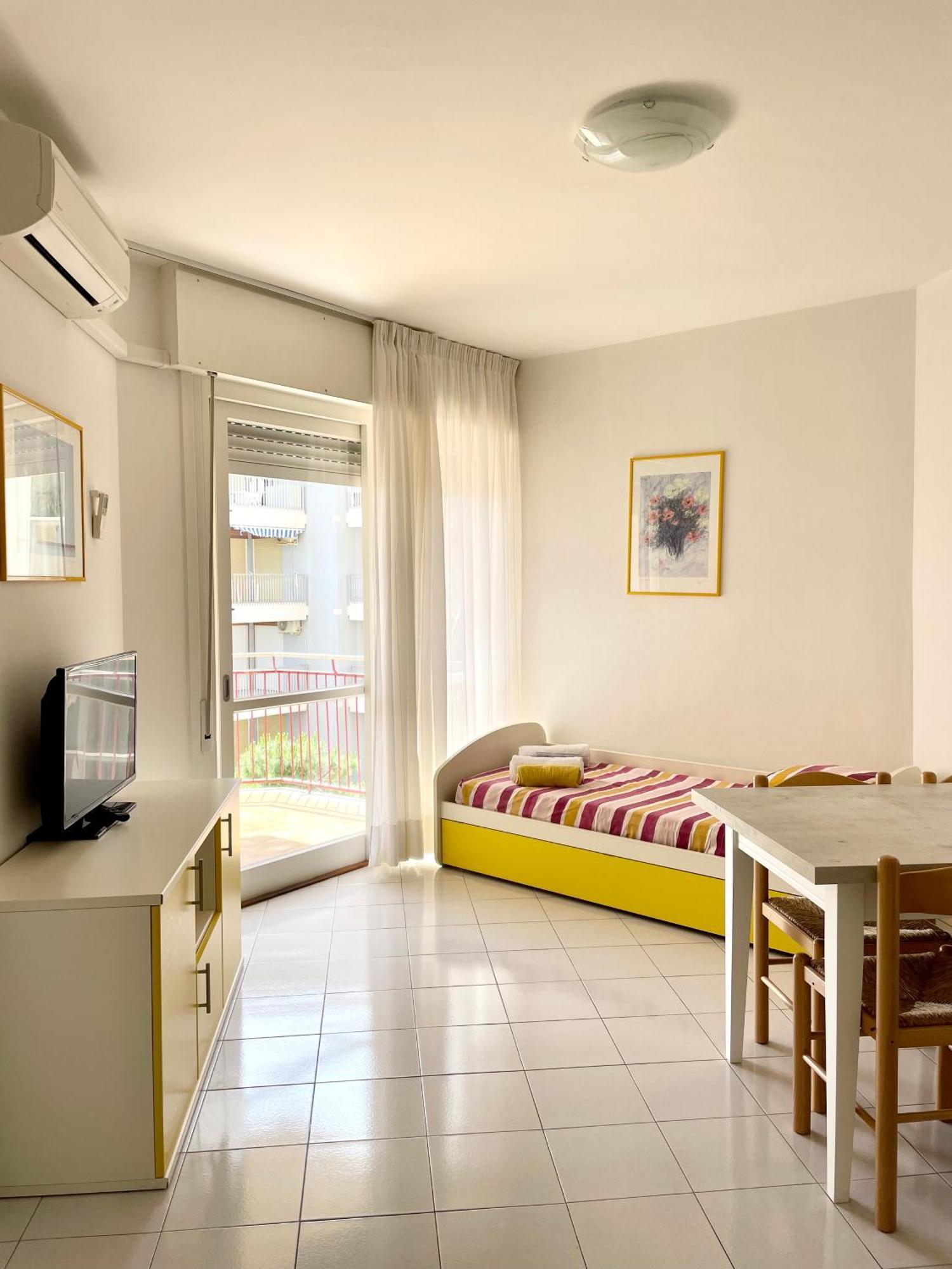 Residence Cristallo 4H Lignano Sabbiadoro Exteriör bild